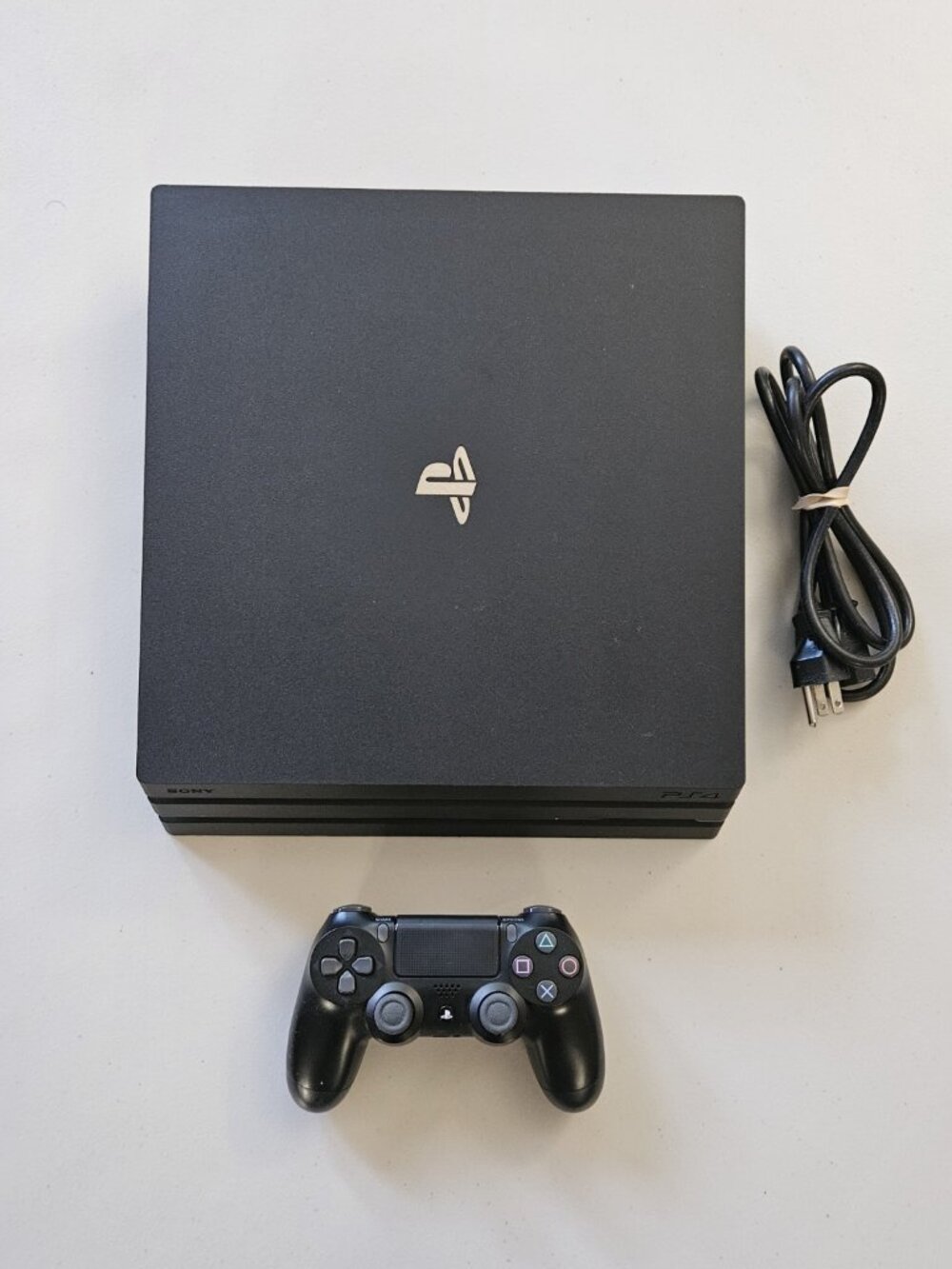 Sony PlayStation 4 Pro PS4 1TB CUH-7015B + Controller